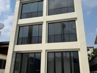Büro zur Miete und zum Kauf in Bang Na, Bangkok