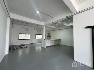 Büro zur Miete und zum Kauf in Bang Na, Bangkok