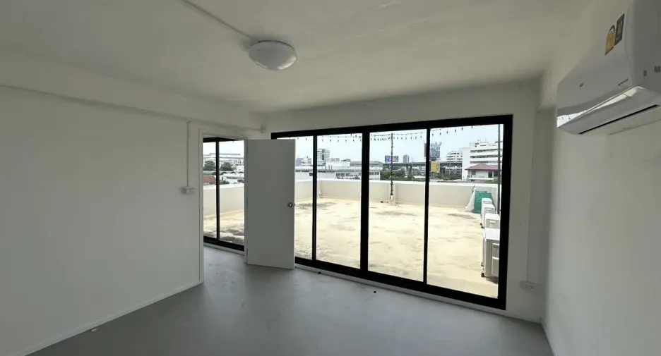 Büro zur Miete und zum Kauf in Bang Na, Bangkok