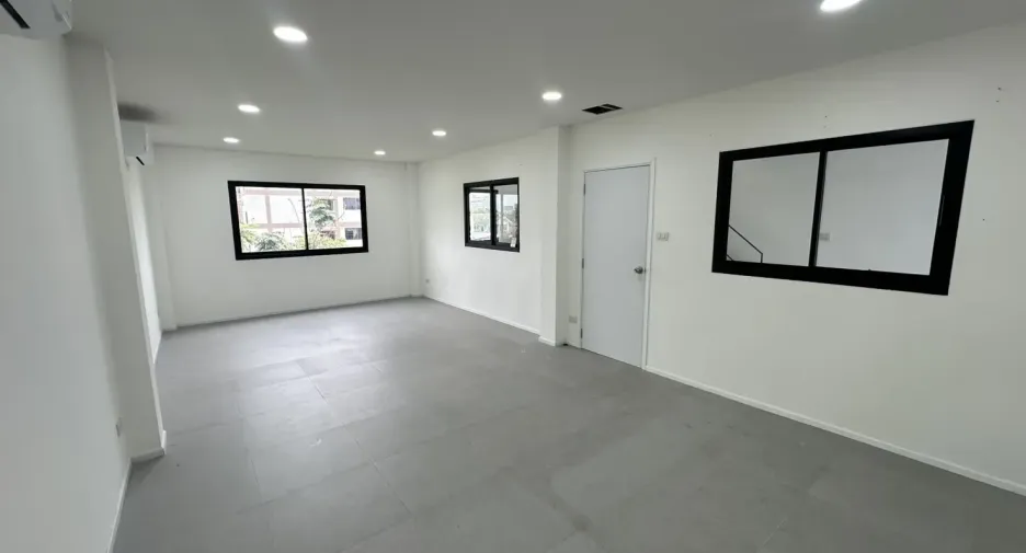 Büro zur Miete und zum Kauf in Bang Na, Bangkok