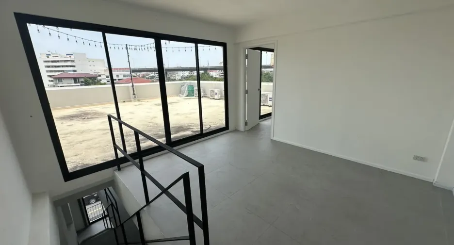 Büro zur Miete und zum Kauf in Bang Na, Bangkok