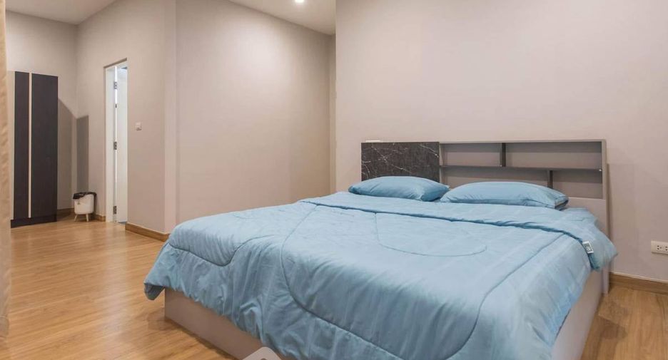 For rent and for sale 4 bedrooms house in Lat Phrao, Bangkok