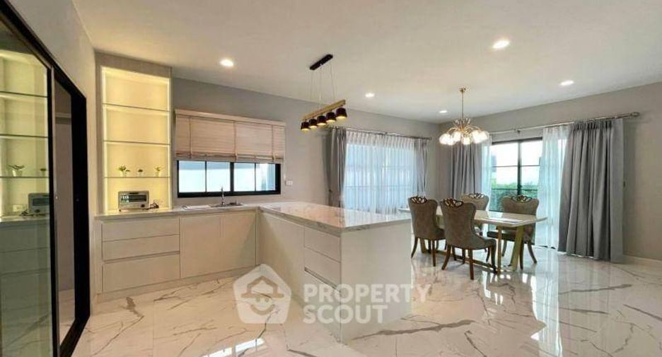 Casa en alquiler y en venta de 4 habitaciones en Bang Phli, Samut Prakan