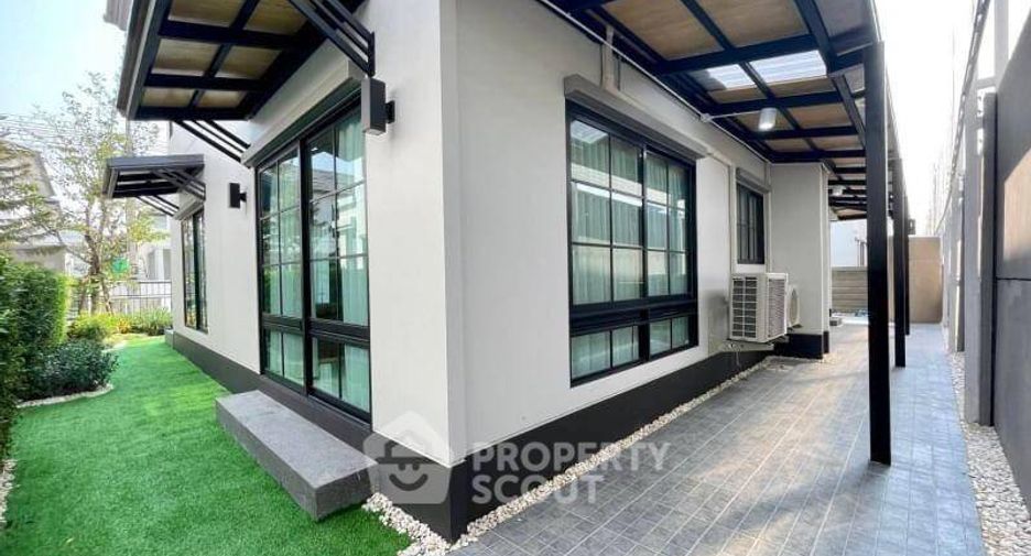 Casa en alquiler y en venta de 4 habitaciones en Bang Phli, Samut Prakan