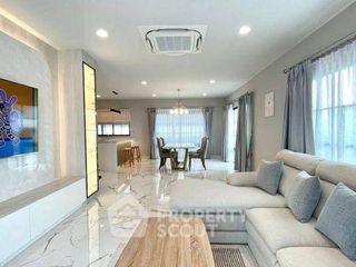 Casa en alquiler y en venta de 4 habitaciones en Bang Phli, Samut Prakan