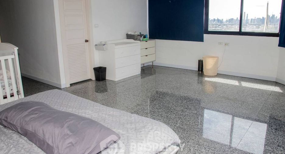 For rent 3 bedrooms condo in Bang Phlat, Bangkok