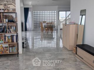 For rent 3 bedrooms condo in Bang Phlat, Bangkok