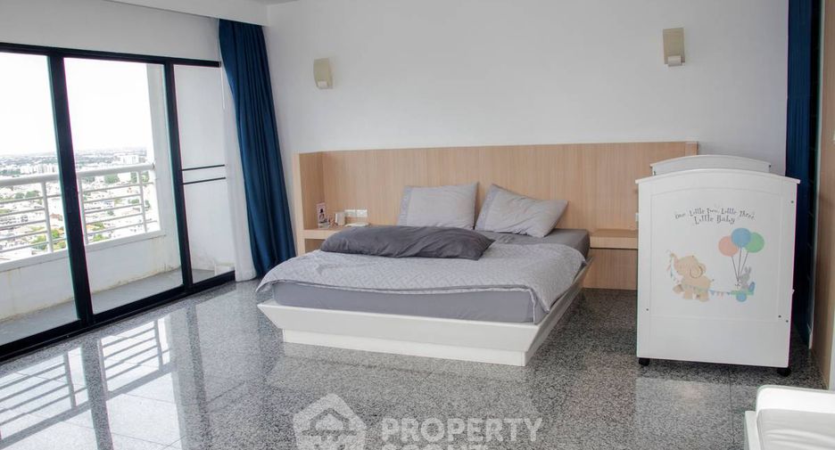 For rent 3 bedrooms condo in Bang Phlat, Bangkok