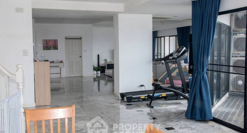 For rent 3 bedrooms condo in Bang Phlat, Bangkok