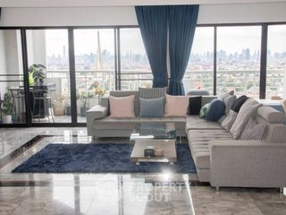 For rent 3 bedrooms condo in Bang Phlat, Bangkok