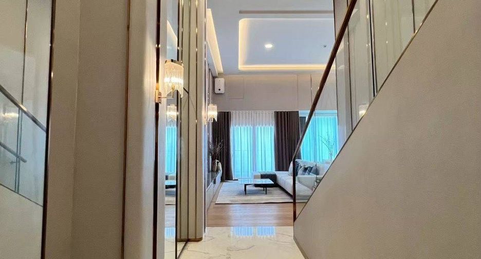 For sale 2 bedrooms condo in Huai Khwang, Bangkok