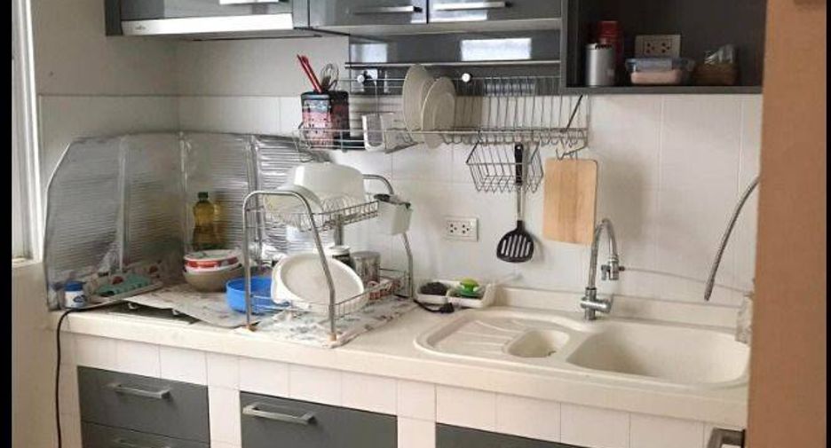 For sale 3 bedrooms townhouse in Bang Kapi, Bangkok