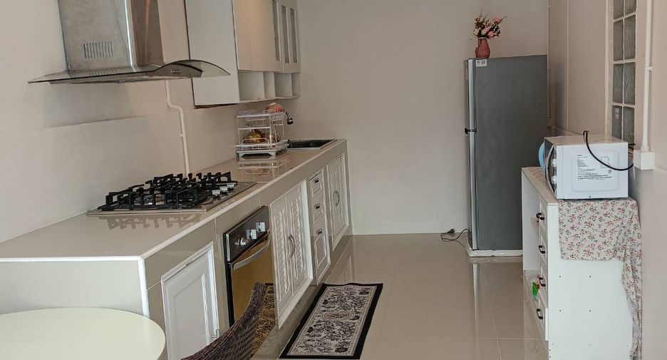 出租 和 出售 5 卧室 独立屋 在 Bang Lamung, Chon Buri