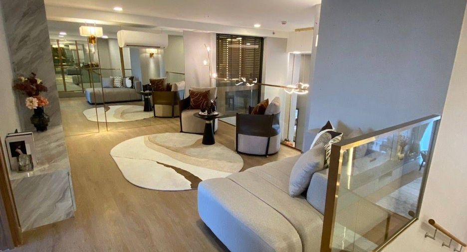 For sale 3 bedrooms condo in Huai Khwang, Bangkok
