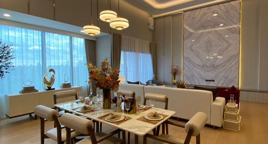 For sale 3 bedrooms condo in Huai Khwang, Bangkok