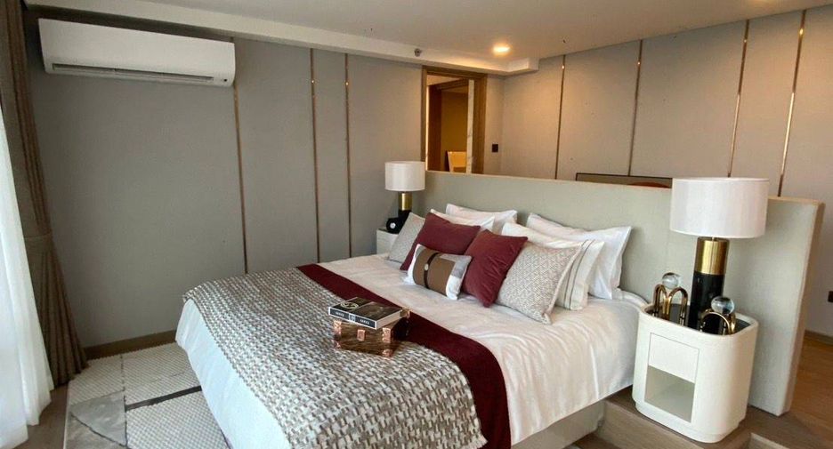For sale 3 bedrooms condo in Huai Khwang, Bangkok