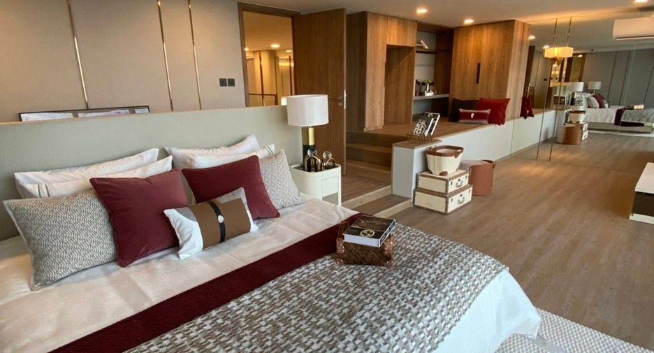 For sale 3 bedrooms condo in Huai Khwang, Bangkok