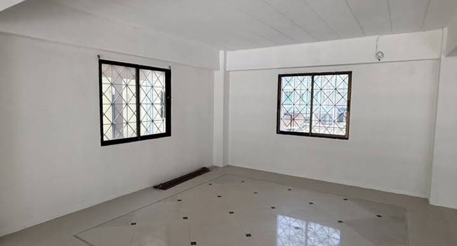 出售 6 卧室 联排别墅 在 Mueang Chon Buri, Chon Buri