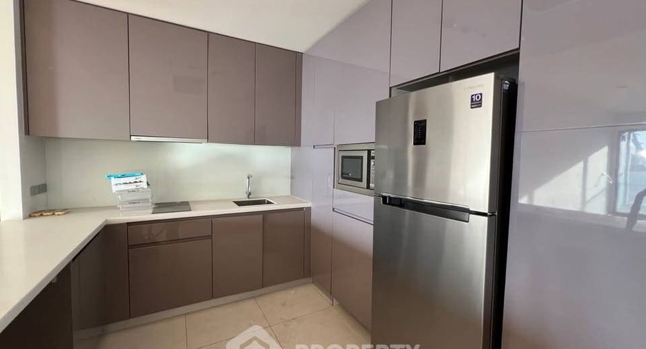 For sale 3 bedrooms condo in Khlong Toei, Bangkok