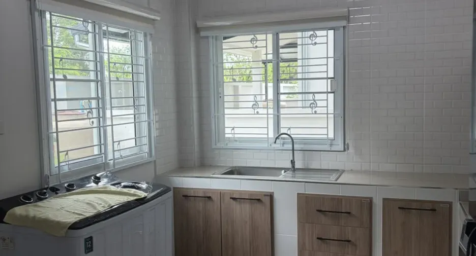 For rent 3 ベッドルーム house in Saraphi, Chiang Mai