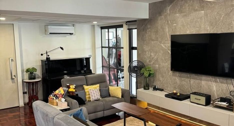 For rent 3 bedrooms house in Suan Luang, Bangkok