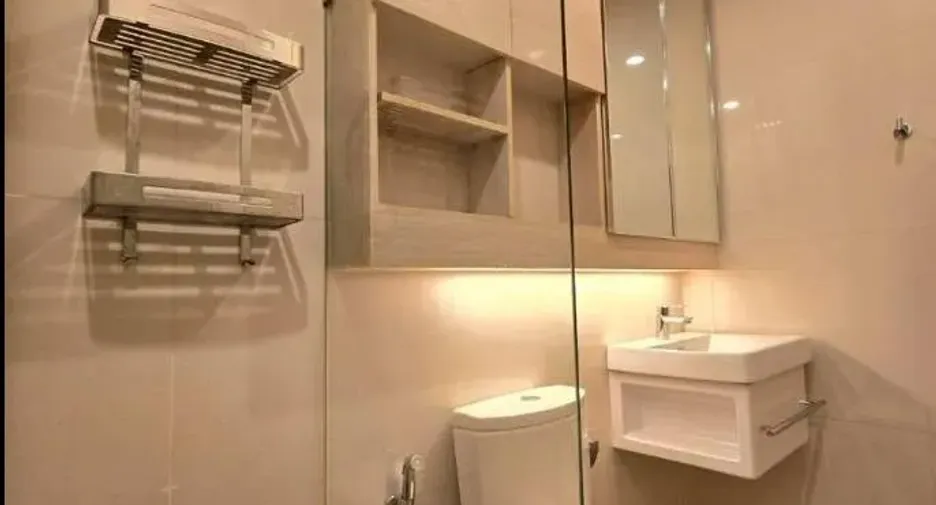 À louer 1 chambre condo à Watthana, Bangkok
