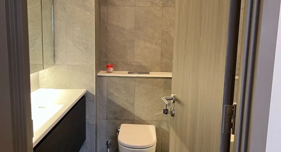 For sale 3 bedrooms condo in Huai Khwang, Bangkok