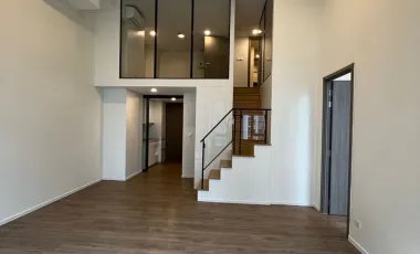 For sale 3 bedrooms condo in Huai Khwang, Bangkok