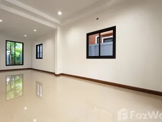 À vendre 4 chambres maison à Lat Phrao, Bangkok