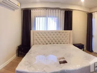 For rent 3 bedrooms townhouse in Watthana, Bangkok