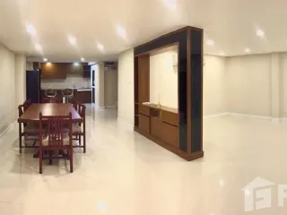 For rent 3 bedrooms townhouse in Watthana, Bangkok