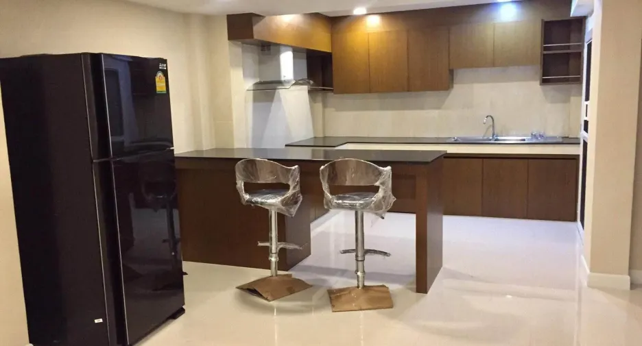 For rent 3 bedrooms townhouse in Watthana, Bangkok