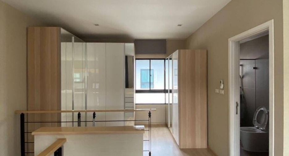 For rent 3 bedrooms townhouse in Suan Luang, Bangkok