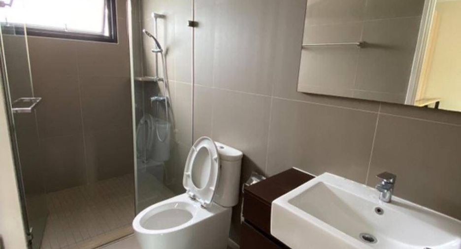 For rent 3 bedrooms townhouse in Suan Luang, Bangkok
