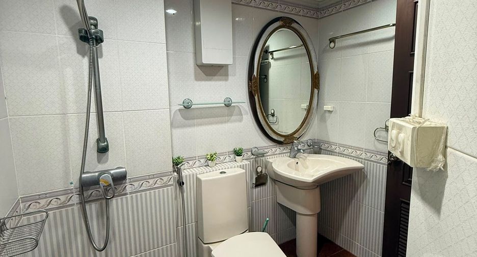 For rent 2 bedrooms condo in Yan Nawa, Bangkok