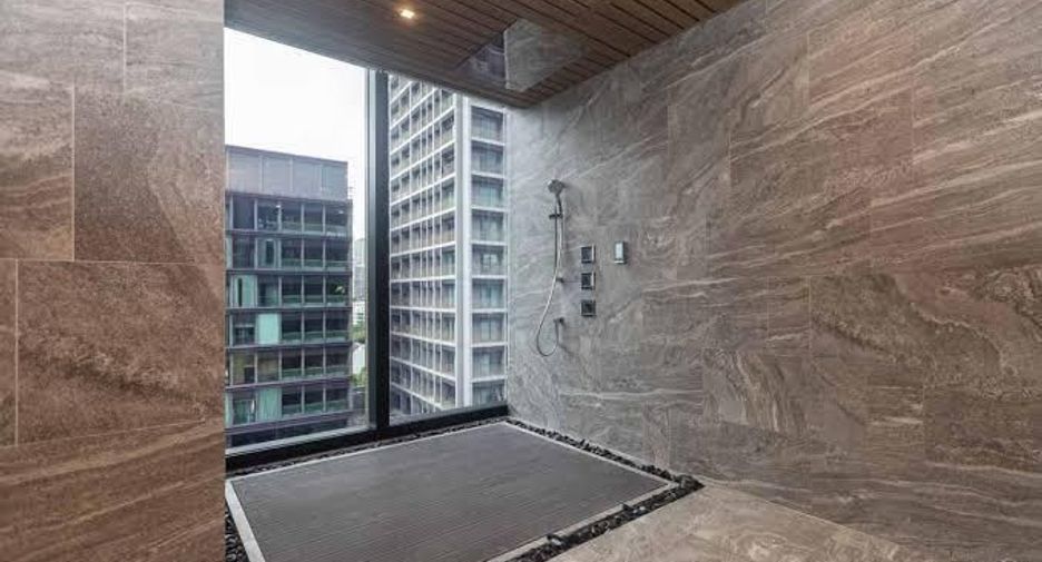 For sale 2 bedrooms condo in Khlong Toei, Bangkok