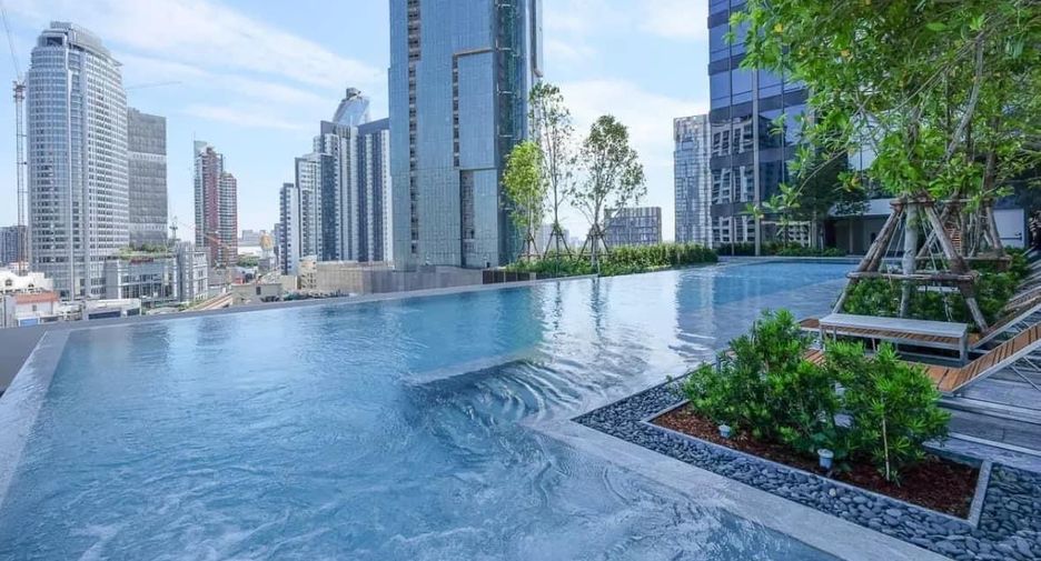 For sale 2 bedrooms condo in Khlong Toei, Bangkok