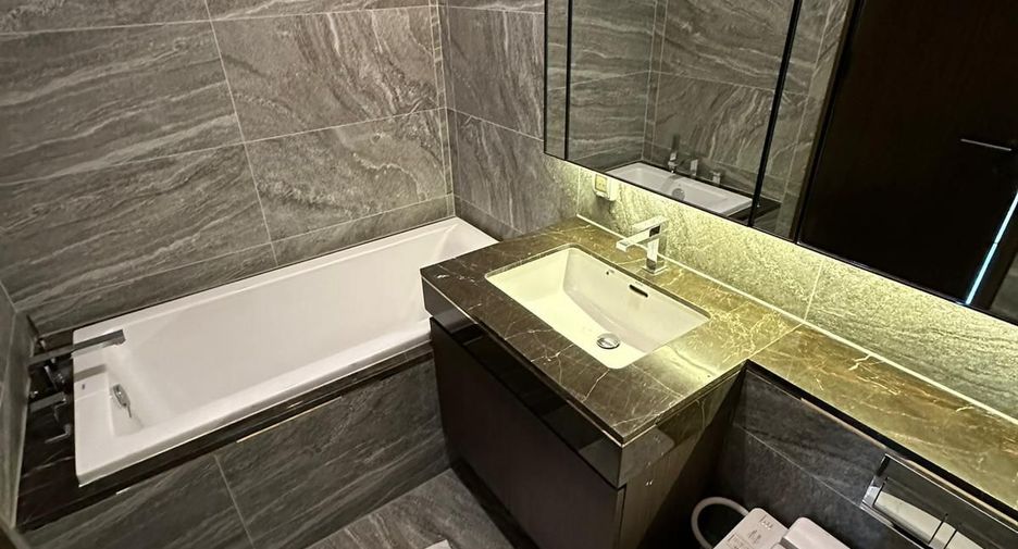 For sale 2 bedrooms condo in Khlong Toei, Bangkok
