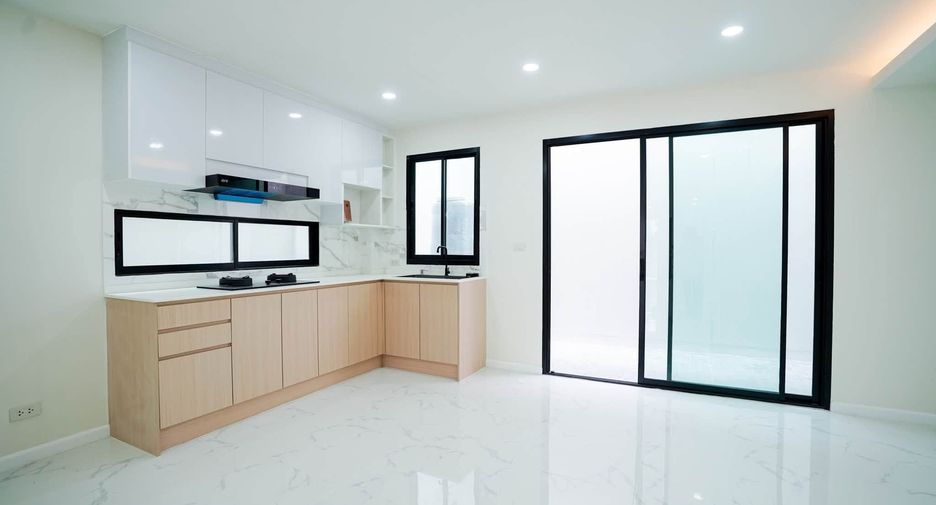 À vendre 3 chambres maison à Bang Na, Bangkok