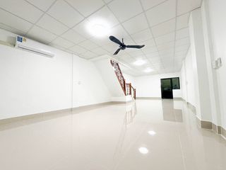 For rent 3 bedrooms townhouse in Bang Na, Bangkok