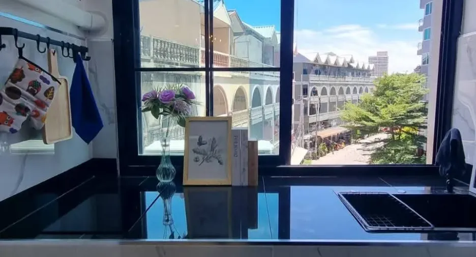 For sale 1 bed condo in Bang Lamung, Chonburi