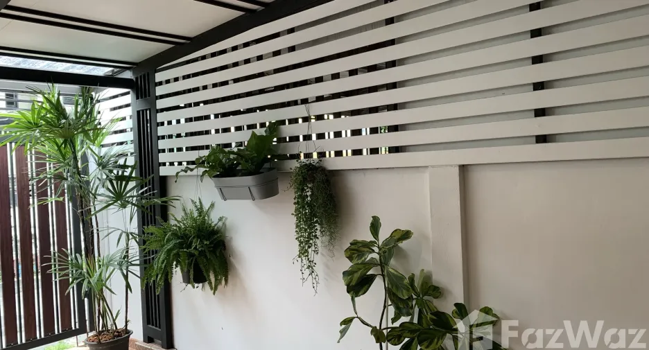 For rent 3 bedrooms townhouse in Watthana, Bangkok
