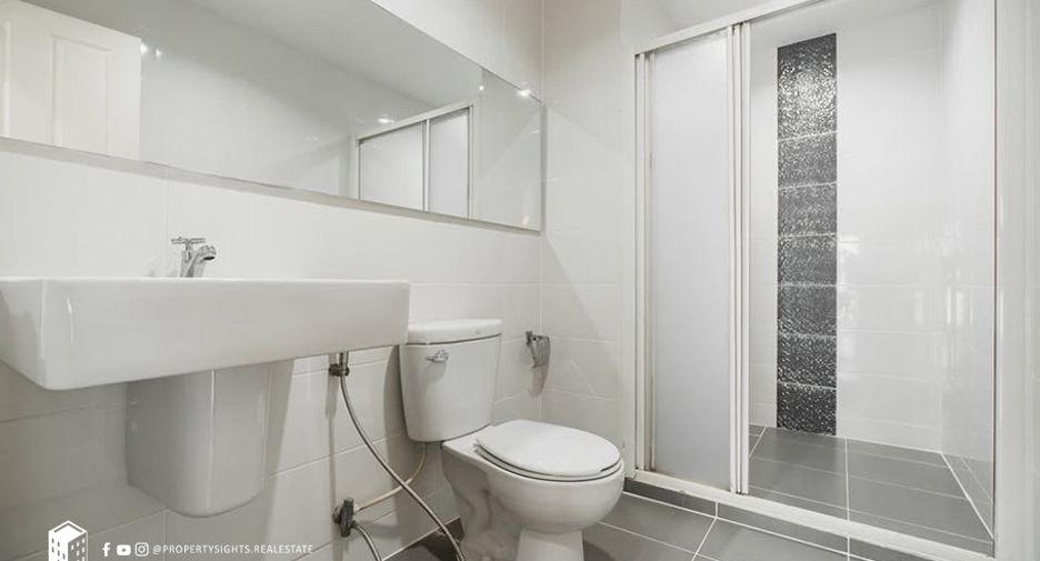 Condo en alquiler de 2 habitaciones en Huai Khwang, Bangkok