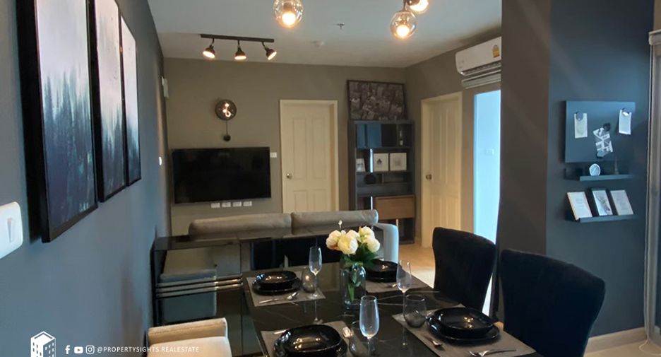 For rent 2 bedrooms condo in Huai Khwang, Bangkok
