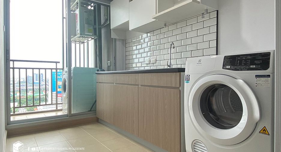 For rent 2 bedrooms condo in Huai Khwang, Bangkok