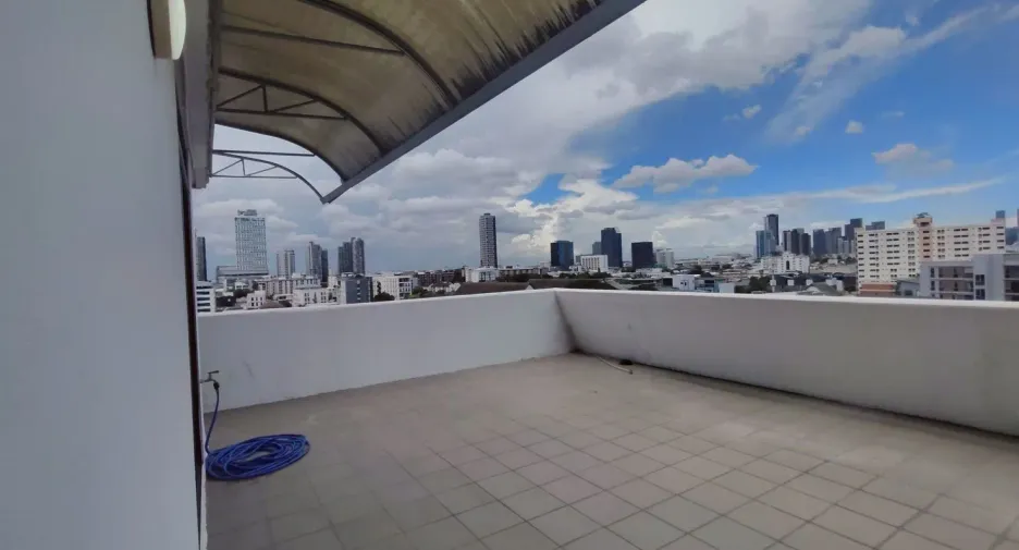 Condo en alquiler de 2 habitaciones en Phra Khanong, Bangkok