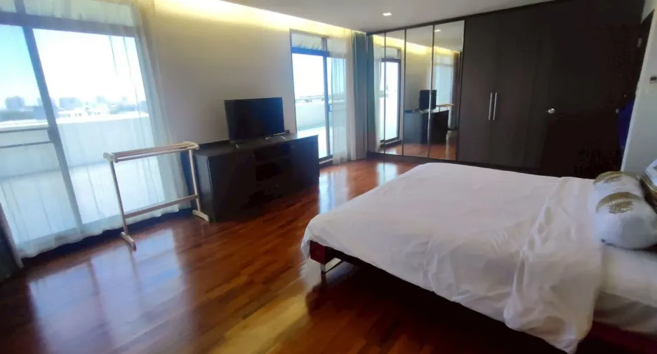 Condo en alquiler de 2 habitaciones en Phra Khanong, Bangkok