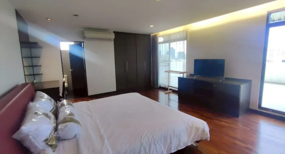 Condo en alquiler de 2 habitaciones en Phra Khanong, Bangkok