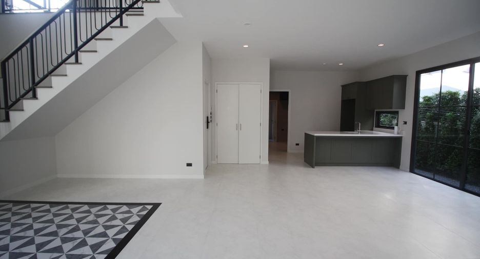 For rent 5 bedrooms house in Bang Phli, Samut Prakan