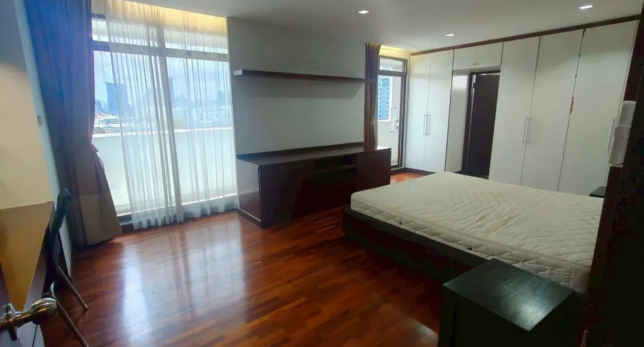 Condo en alquiler de 2 habitaciones en Phra Khanong, Bangkok